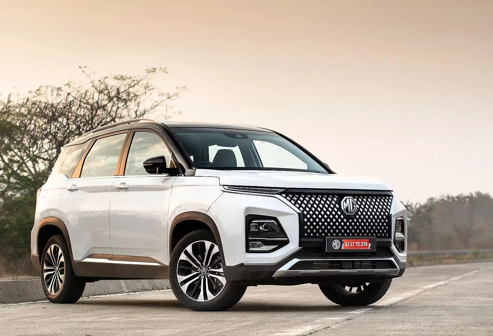 best SUVs under 25 lakhs in India - MG Hector 